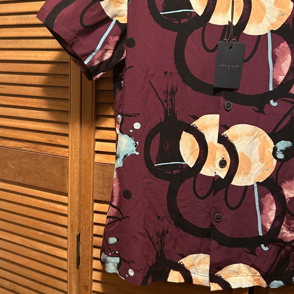 Day & Age Zephyr Strokes Abstract Designs Wine Colored Shirt - Picture 9 of 12